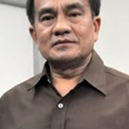 Krailat Kriengkrai 飾演 