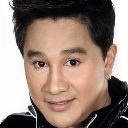 Ekkachai Srivichai 飾演 Master