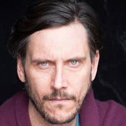 Adam Tomlinson - 甜心的報復演員 飾演Skinny Boy