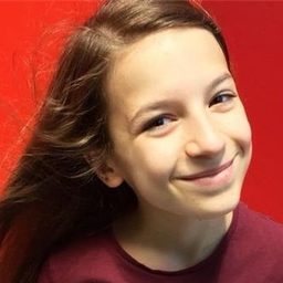 Lévanah Solomon - 災星演員 飾演Esther (voice)