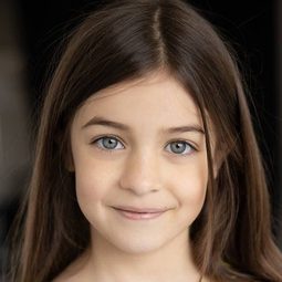 Lea-Kim Lafrance-Leroux 飾演 