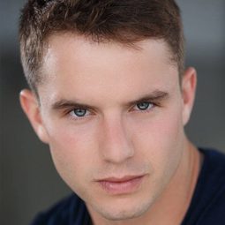 威爾·布里頓 - 國定殺戮日：無限狂屠演員 飾演Kirk