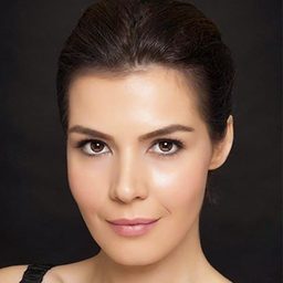 赫蒂潔·珊帝 飾演 Hayat