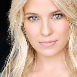 Alicia Leigh Willis 飾演 Jessica