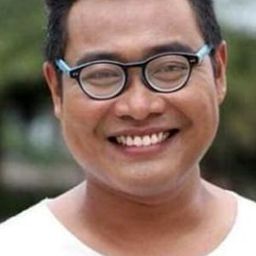 Phadej Onlahung 飾演 Somchai