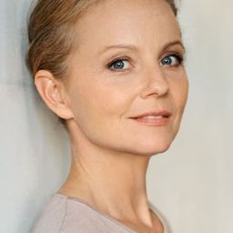 Carina N. Wiese 飾演 Irmgard Lemke