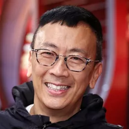 鄭丹瑞 飾演 Dr. Ronald Cheng (The Chink)