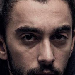 Omar Muñoz 飾演 Juan