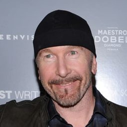 The Edge 飾演 Self