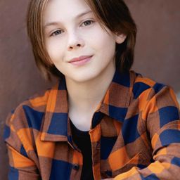 Logan Pierce 飾演 Teen Darren