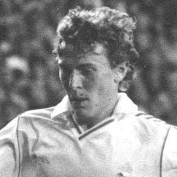 Emilio Butragueño 飾演 Self