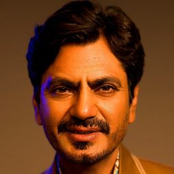 納華薩甸薛迪奇 - 痛擊演員 飾演Shiv Gajra