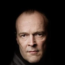 Sven-Eric Bechtolf - 東德名模日記演員 飾演Prof. Grünwald