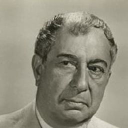 Aram Stephan 飾演 Le vieux Pédret