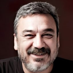 Faruk Akgören 飾演 Bekir