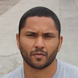 漢斯·馬雷洛 - 狂奔向聖誕演員 飾演Zach