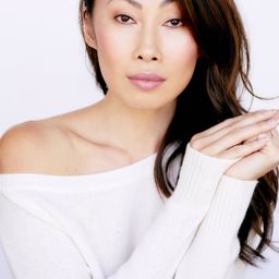 Cathy Vu 飾演 Hanh