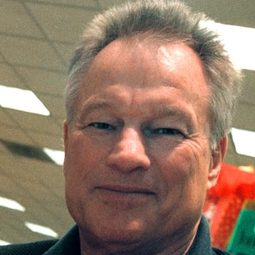 Jim Bouton 飾演 Himself (voice)