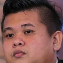 Lolox 飾演 Boss Ernest