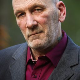 Rad Brown 飾演 Smart Alien Creature