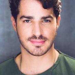 Mike Donovan 飾演 TJ (as Mike Donovan)