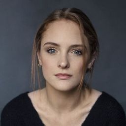 Mélanie Robert 飾演 Jeanne Vallois