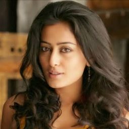 Nidhi Subbaiah - 偶滴神啊演員 飾演Shweta Tiwari