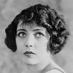 Renée Adorée 飾演 Rose Morris