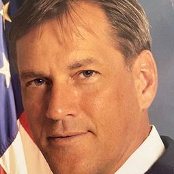 Michael Bill McMurray 飾演 Self - Retired FBI Agent: International Corruption Squad