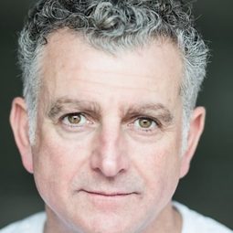Martin Marquez 飾演 Ken