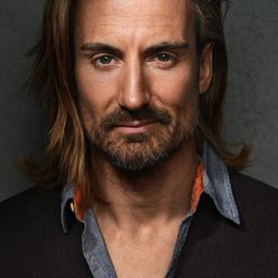 Mark James 飾演 Randy