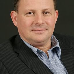 Nigel Godfrey 飾演 Tramping Dad