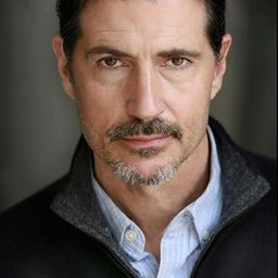 比利·沃思 飾演 Brian