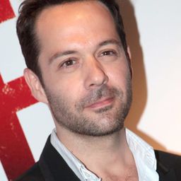 史帝芬·迪貝 飾演 Eric Taieb