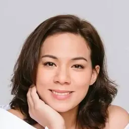 韋羅莎 飾演 Ana Lee