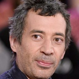 亞力艾慕斯連奴 - 女子漢又怎樣演員 飾演Merlin