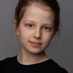 Liva Forsberg 飾演 Agnes