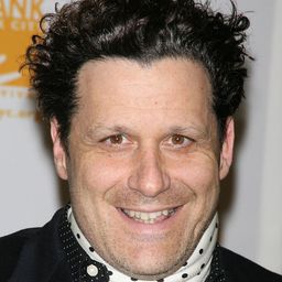 Isaac Mizrahi 飾演 Self
