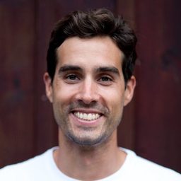 Joe Kinder 飾演 Self