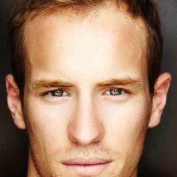 Joel Jackson 飾演 Nick