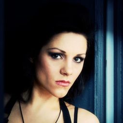 Elitsa Bako - 甜心的報復演員 飾演Brunette