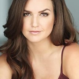 Lindsay Winch 飾演 Alicia