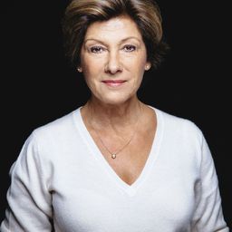 Olivia Silhavy 飾演 Paula