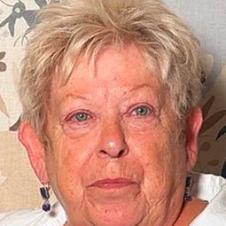 Danielle Renault - The Gardener演員 飾演Jeanne