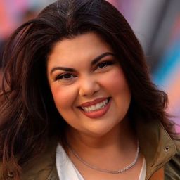 Fabiana Karla 飾演 Dona Nazaré