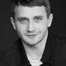 Oleg Scherbina 飾演 Yaryk