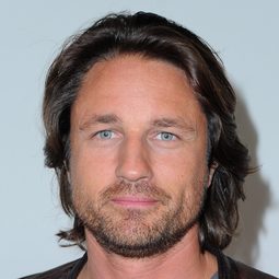 馬丁·韓德森 飾演 Mike