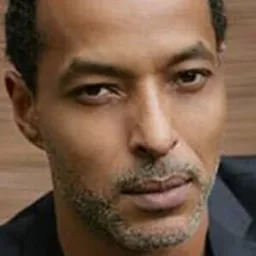 東尼·阿孟尼 飾演 Liana's Bodyguard