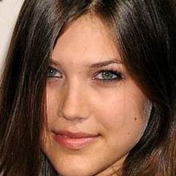 Chiara Paoli 飾演 Allie