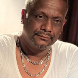 Wasantha Moragoda 飾演 Gamini